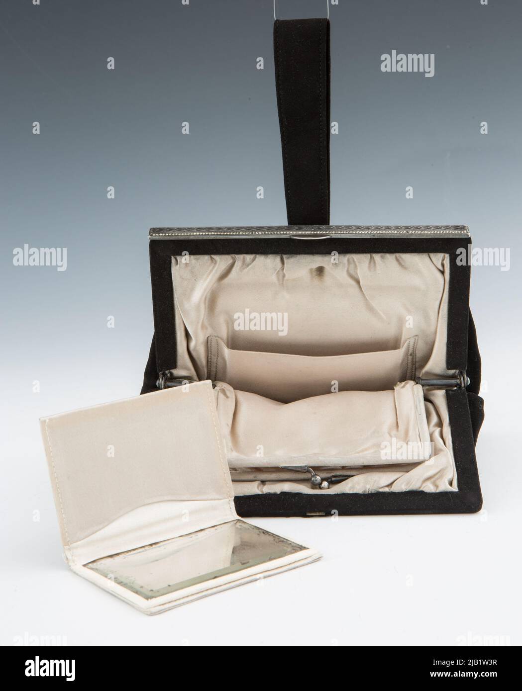 Bolso de mano para mujer con espejo Fotografía de stock - Alamy