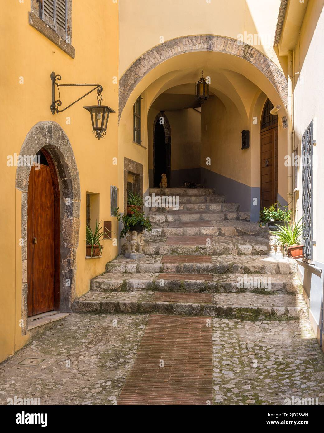 El hermoso pueblo de Veroli, cerca de Frosinone, Lazio, centro de Italia. Foto de stock