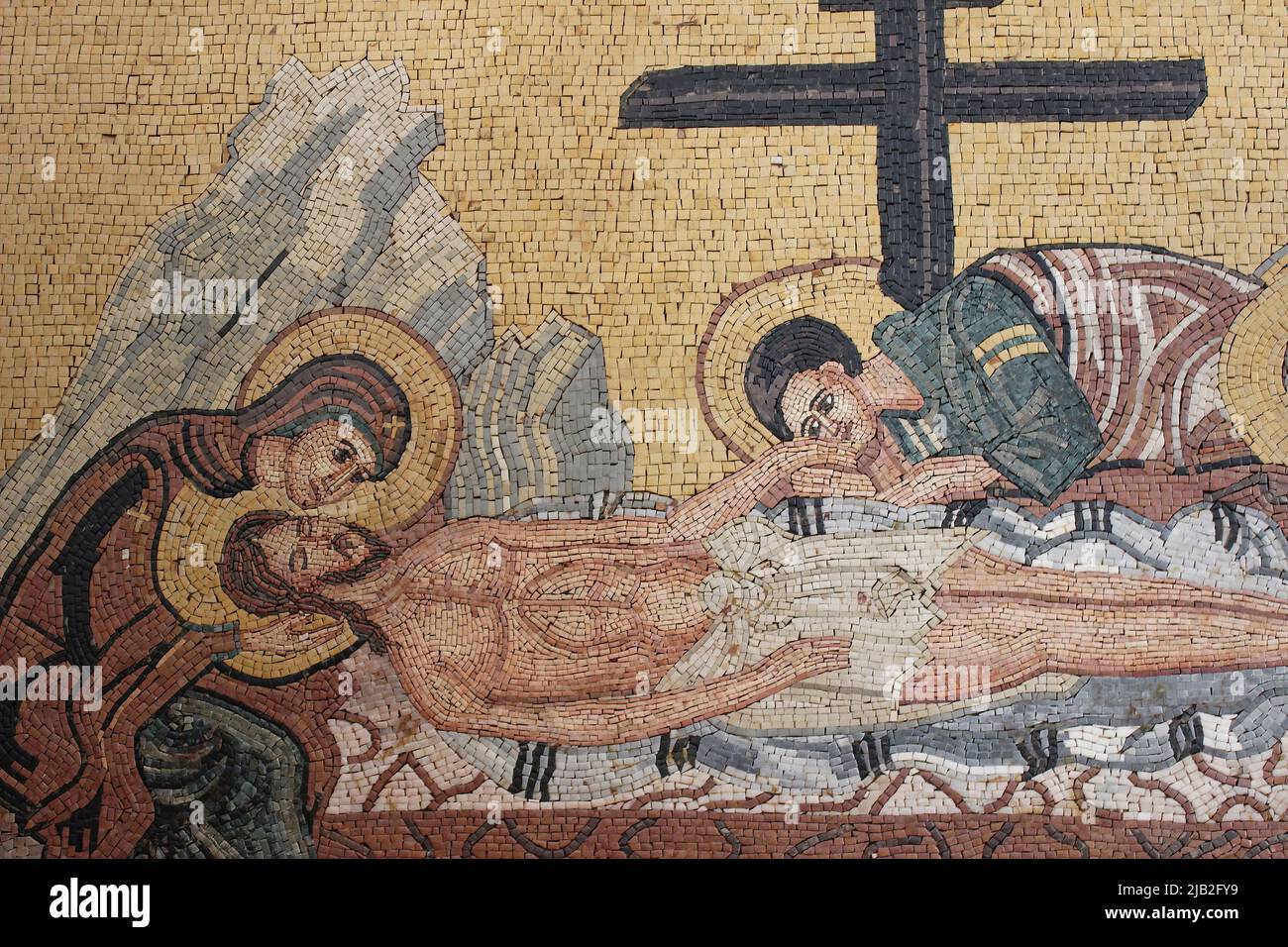 Jesús se tomó de la cruz, mosaico de arte - Madaba, Jordania Foto de stock