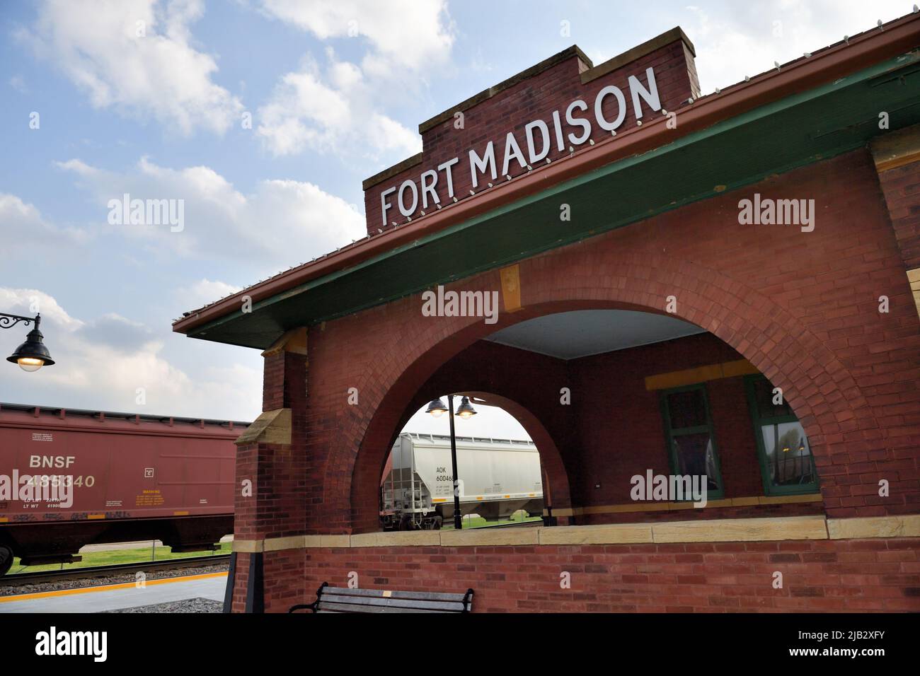 Fort Madison, Iowa, Estados Unidos. Un remanente del pasado, la estación de ferrocarril de Atchinson, Topeka y Santa Fe. Foto de stock