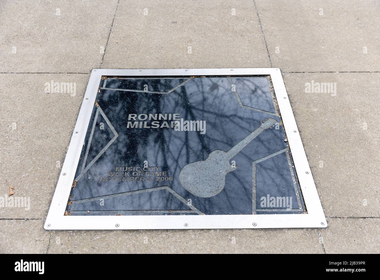 Nashville, TN - 5 de marzo de 2022: La estrella de Ronnie Milsap en el Paseo de la Fama de la Ciudad de la Música. Foto de stock