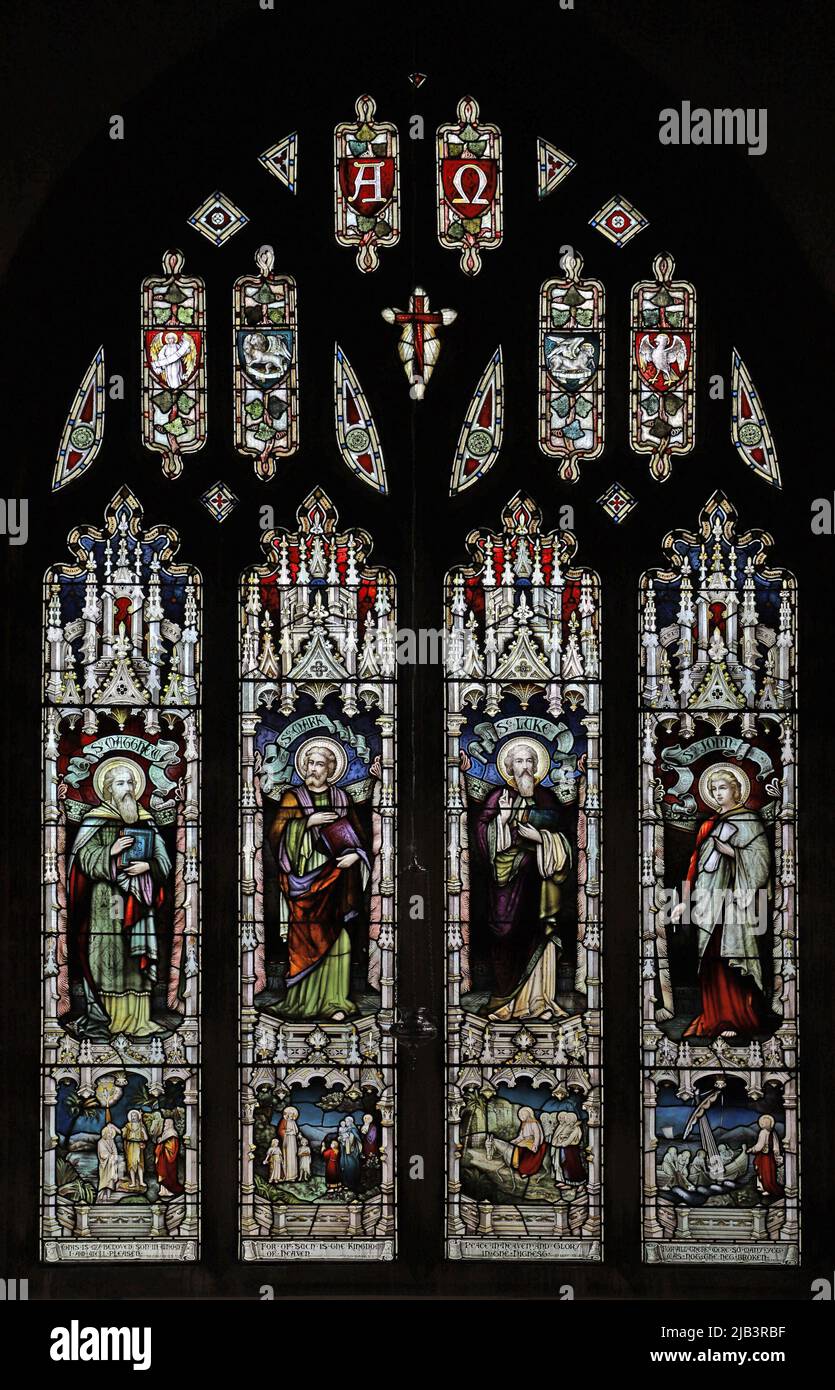 Una vidriera que representa a los cuatro Evangelistas, Iglesia de San Santiago la Gran Iglesia, Dursley, Gloucestershire Foto de stock