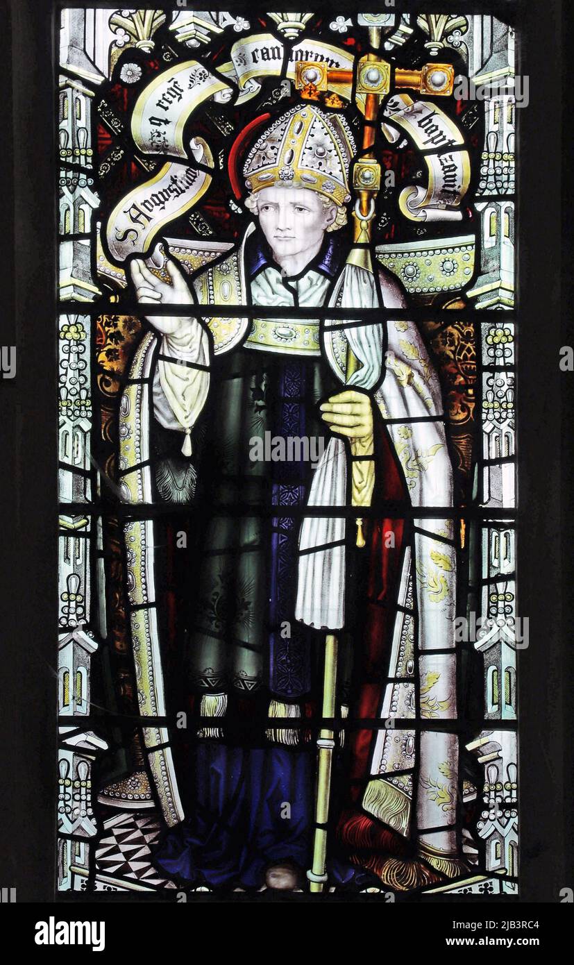 Una vidriera de C E Kempe & Co. Que representa a San Agustín, Iglesia de Todos los Santos, Leighton Buzzard, Bedfordshire Foto de stock