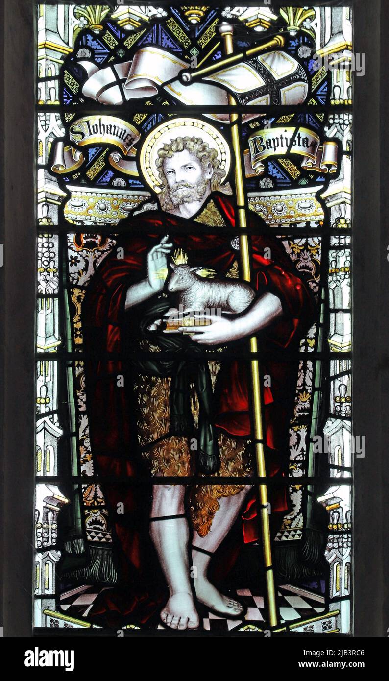 Una vidriera de C E Kempe & Co., que muestra San Juan Bautista, Iglesia de Todos los Santos, Leighton Buzzard, Bedfordshire Foto de stock