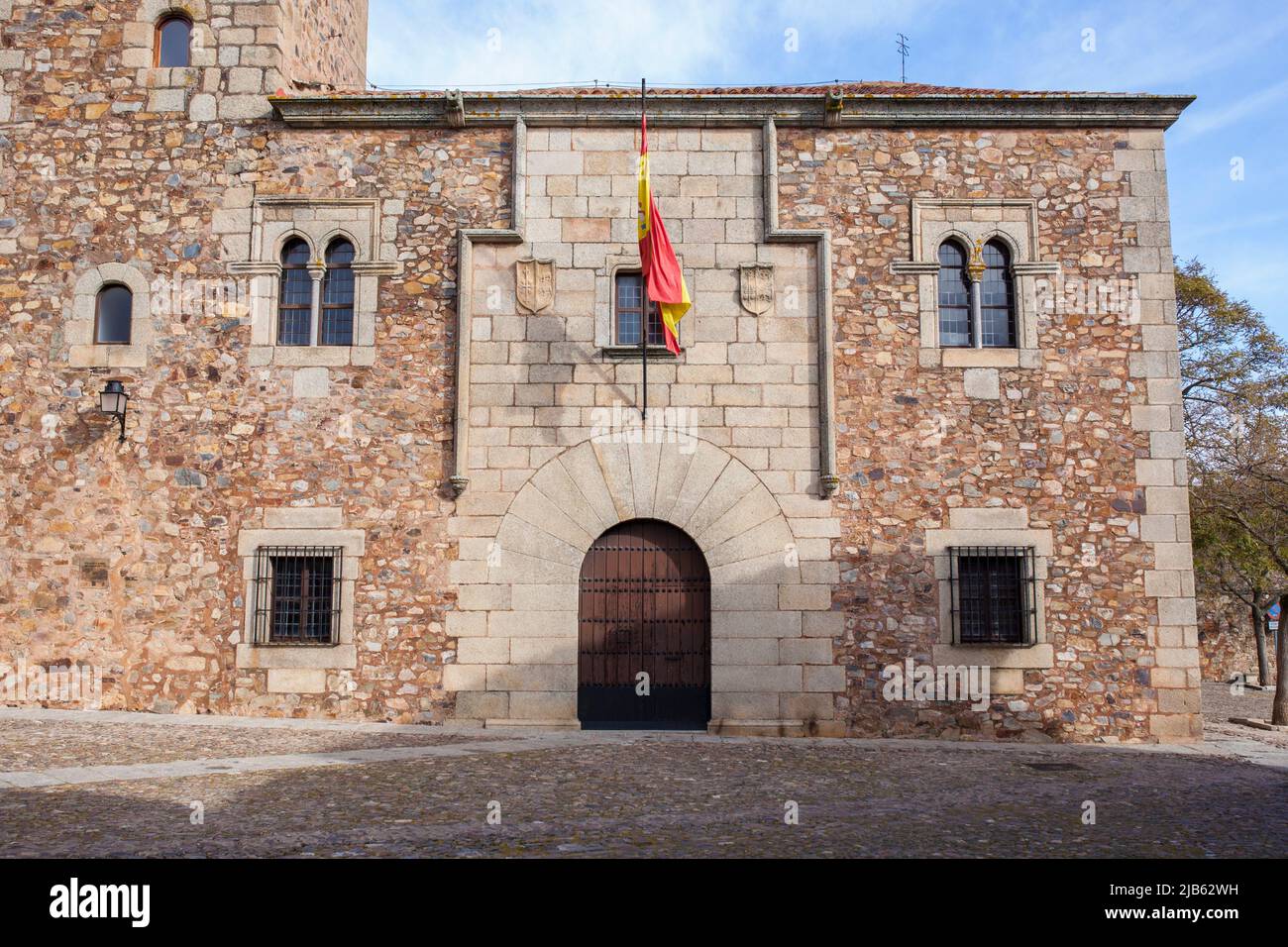 Palacio de las Ciguenas, en la plaza de San Mateo, Barrio Antiguo de Cáceres, Extremadura, España. Foto de stock