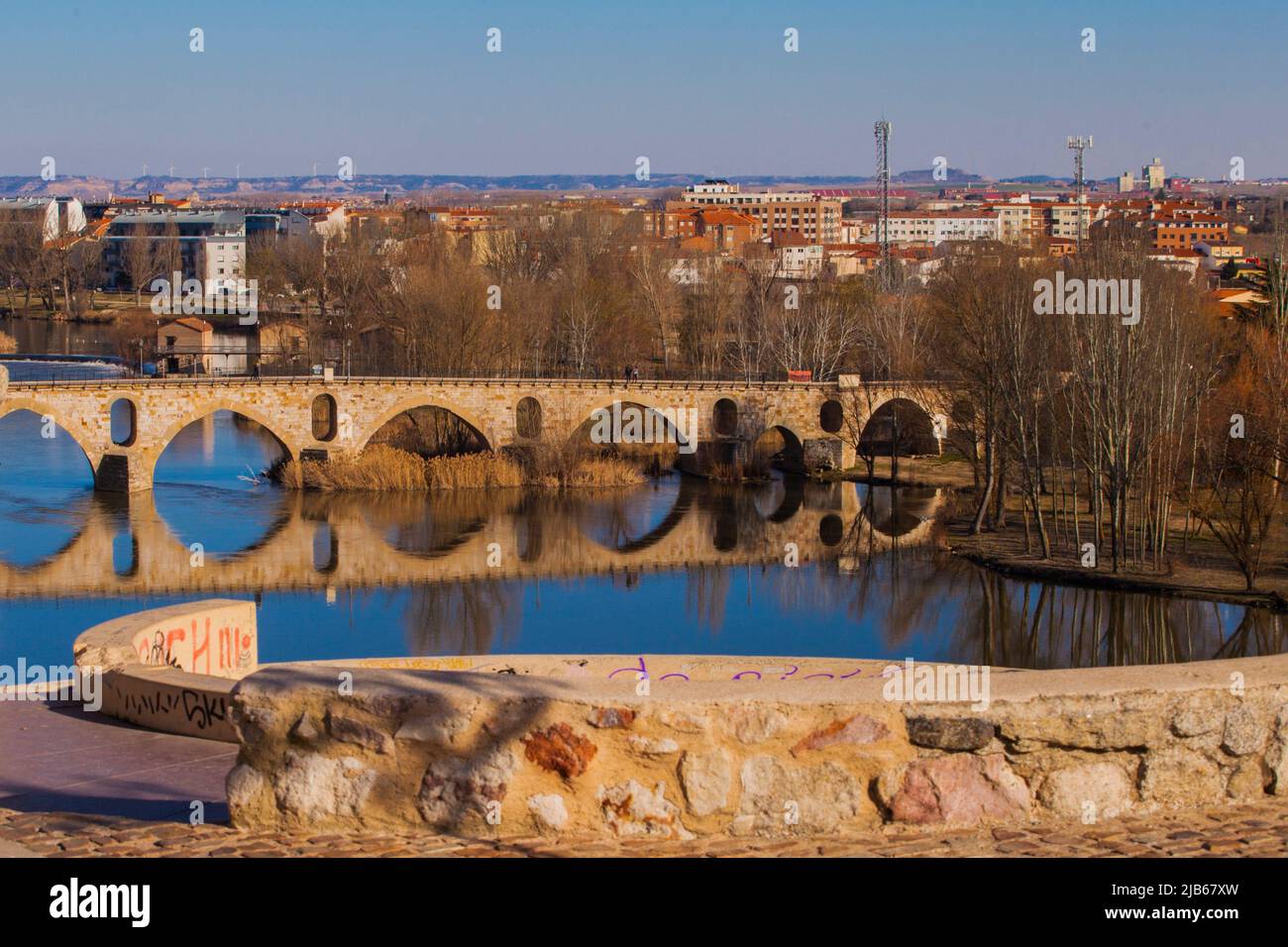 Puente de piedra, río Duero, ciudad de Zamora, Providencia de Zamora, Castilla y León, España, Europa. Foto de stock
