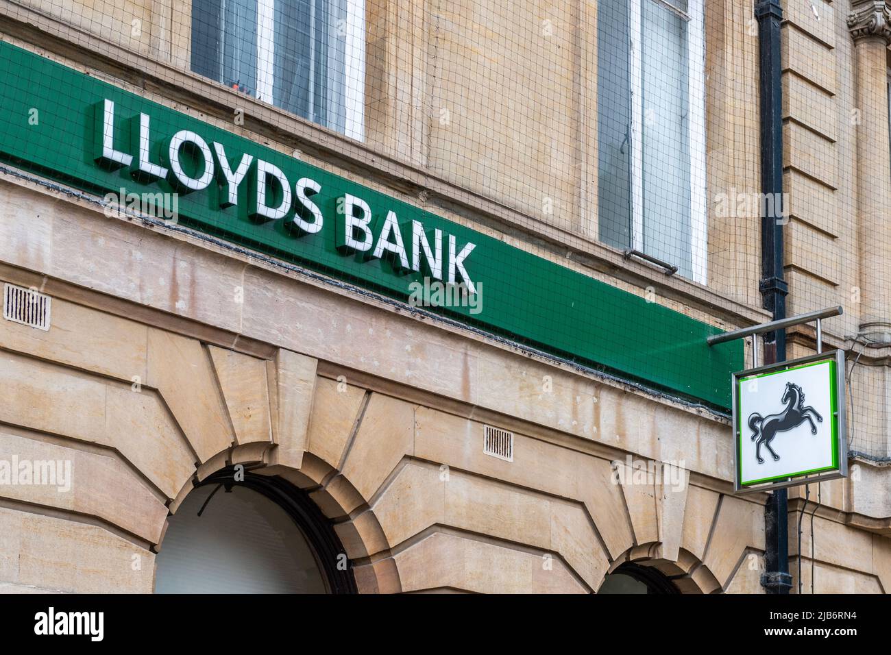 Lloyds Bank firma en el exterior de su sucursal en Lincoln, Lincolnshire, Reino Unido. Foto de stock