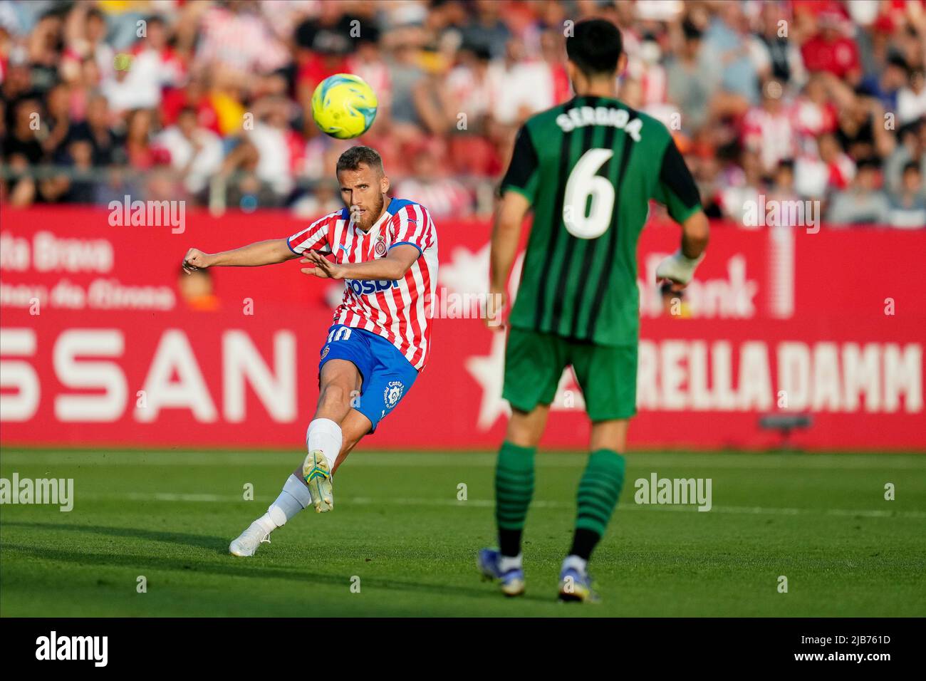 Samu Saiz de Girona FC Durante el partido La Liga SmartBank, partido semifinal entre Girona FC y SD Eibar jugó en el Estadio Montilivi el 2 de junio de 2022 en Girona, España. (Foto de Bagu Blanco / PRESSINPHOTO) Foto de stock