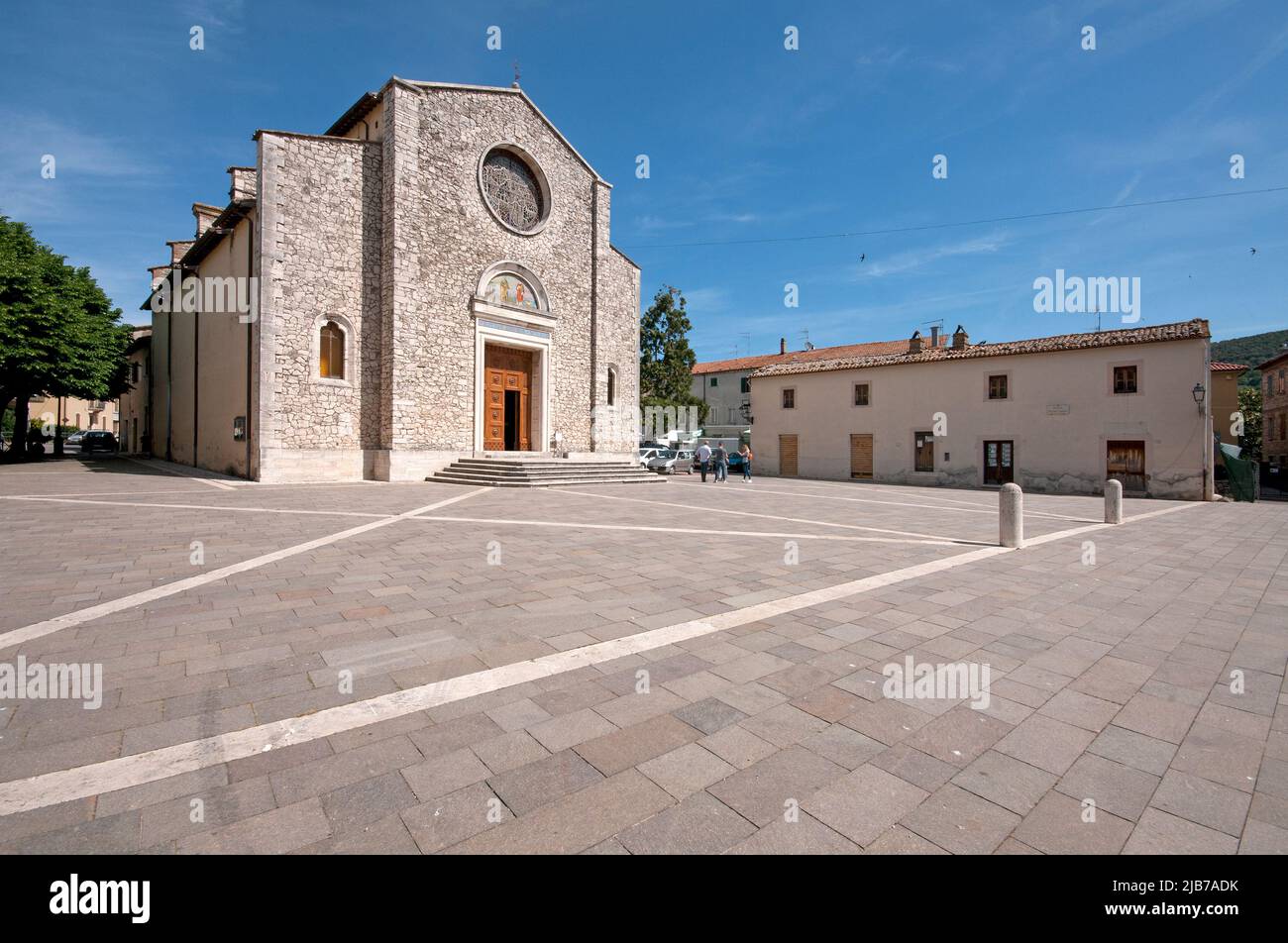 Iglesia de Santi Pietro e Cesareo (Santos Pedro y Cesarus), Guardea, Terni, Umbría, Italia Foto de stock