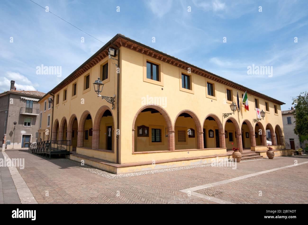Ayuntamiento (siglo 16th) de la aldea de Guardea, Terni, Umbría, Italia Foto de stock