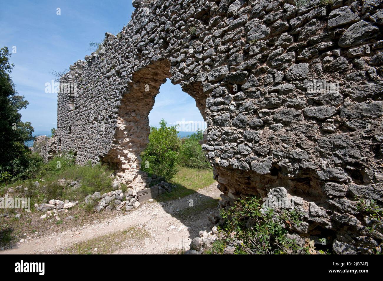 Restos del antiguo pueblo fortificado de Guardea, Terni, Umbría, Italia Foto de stock