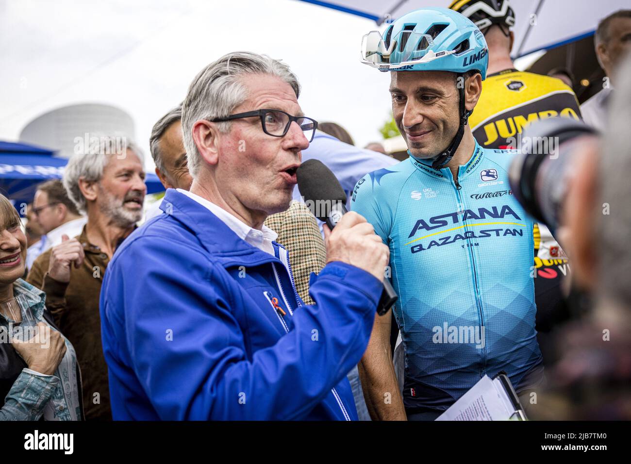 MAASTRICHT - El ciclista italiano Vincenzo Nibali antes del inicio del RSM-Wealer Ronde, un criterio en Maastricht. Dumoulin terminará su carrera después de esta temporada. ANP ROB ANGELAAR Foto de stock