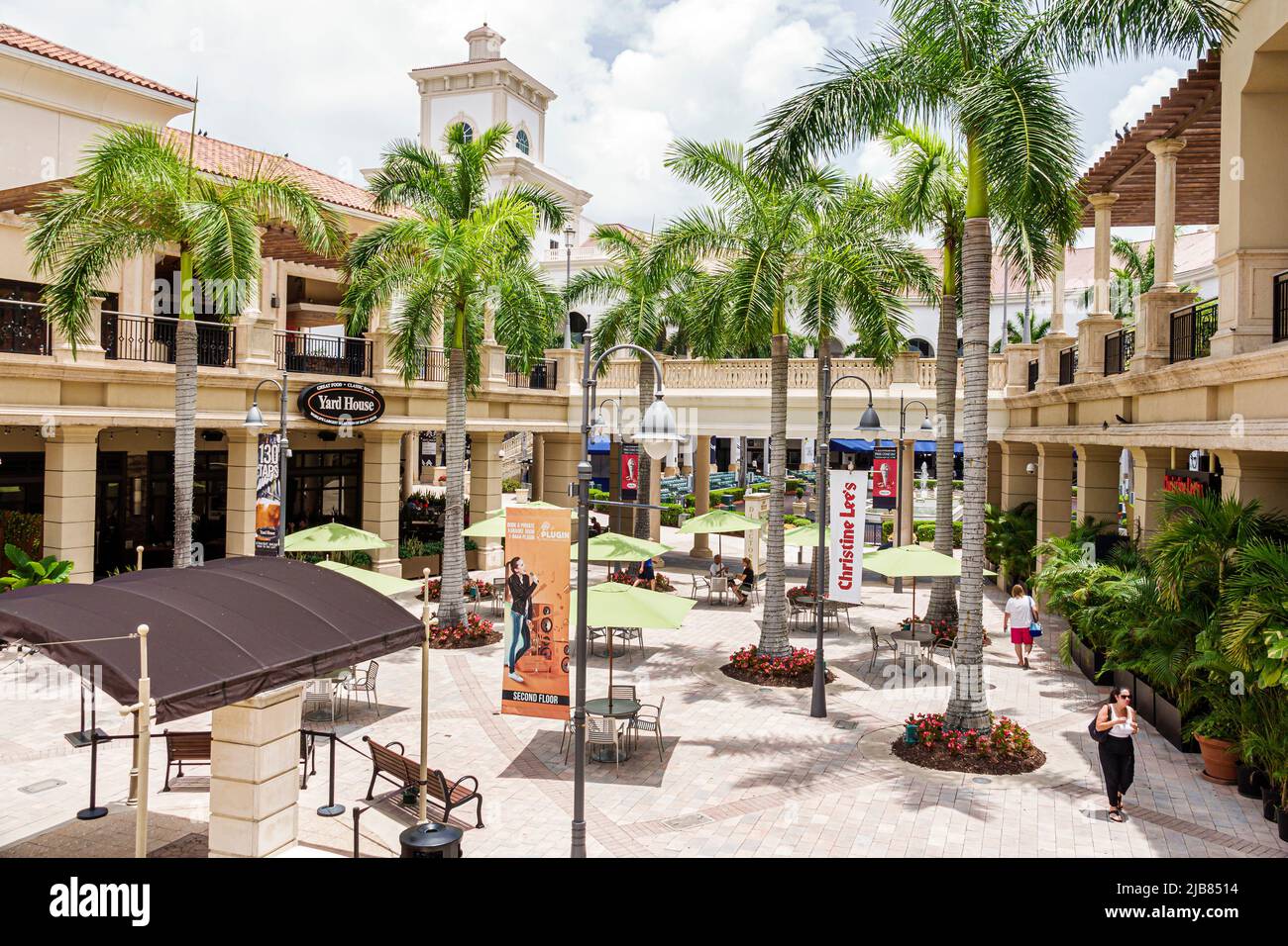 Hallandale Florida Miami, el pueblo en Gulfstream Park tiendas Foto de stock