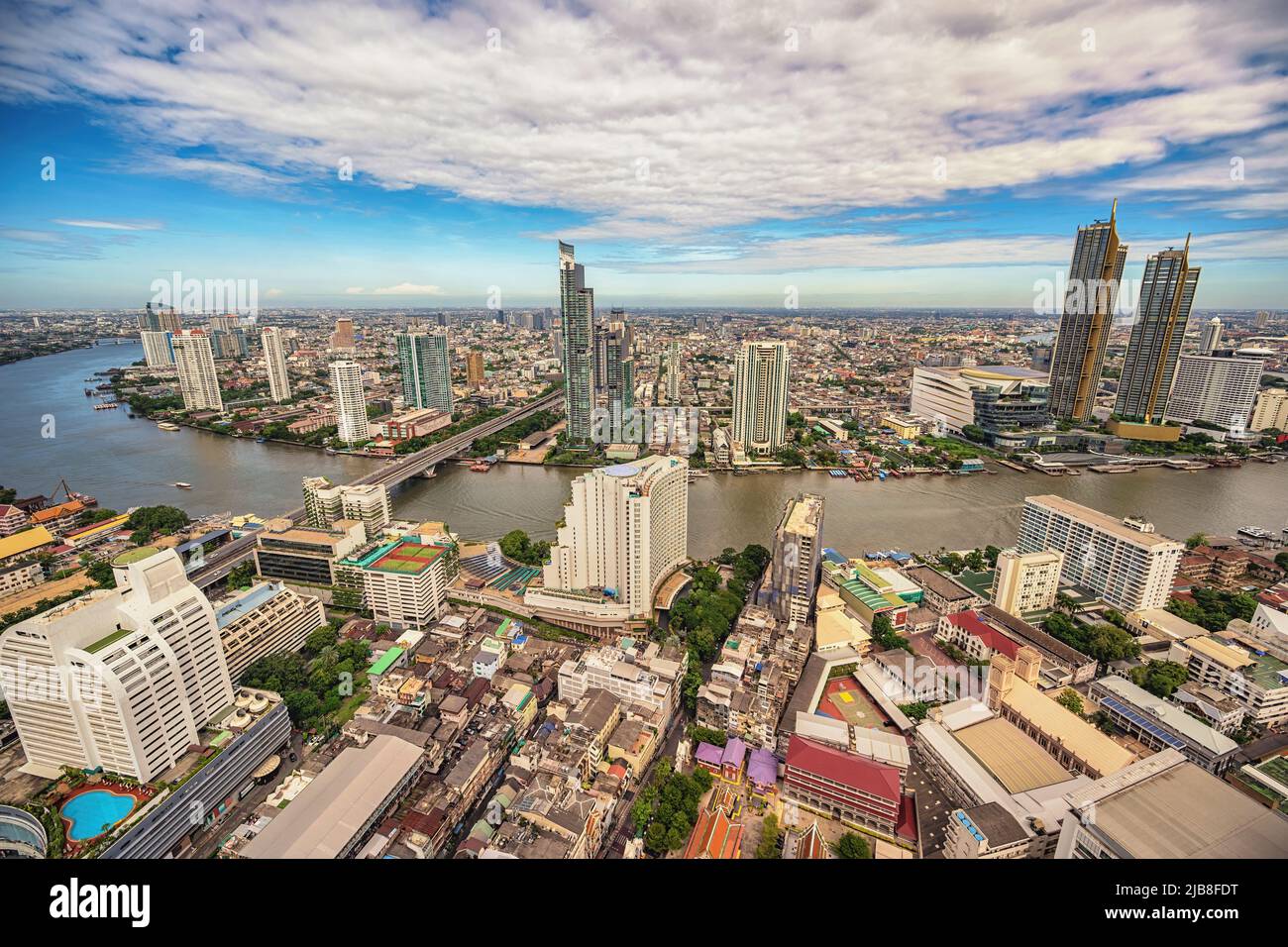 Bangkok Tailandia, el horizonte de la ciudad en el río Chao Phraya y el icono de Siam Foto de stock
