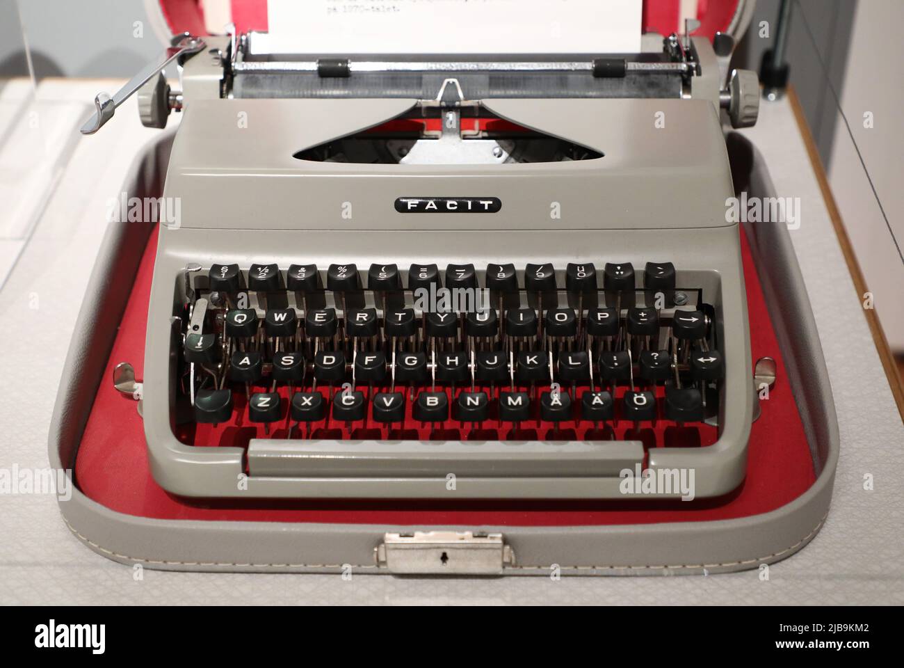 Máquina de escribir Olivetti. Museo Virtual de la Ciencia del CSIC