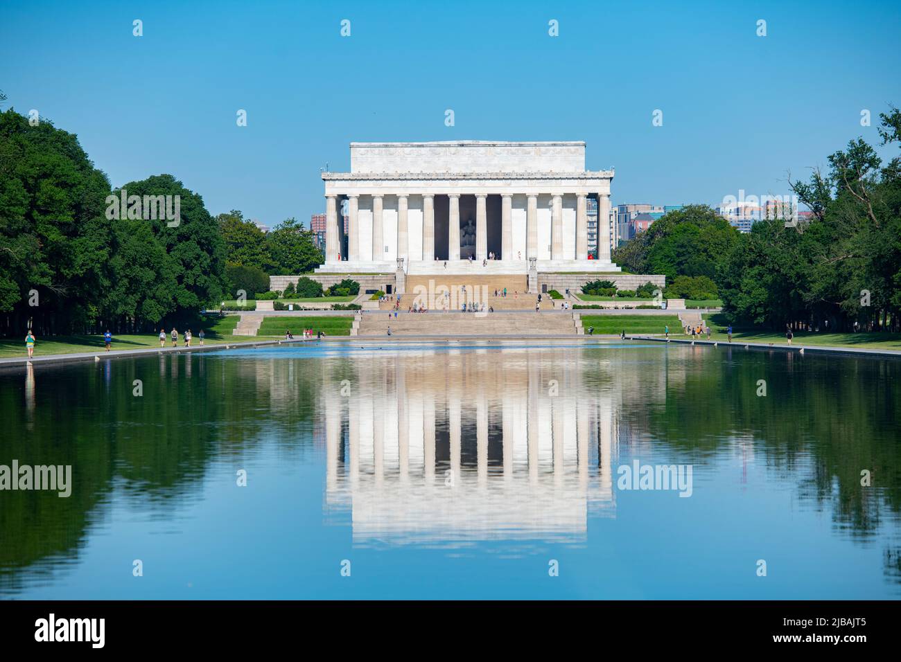 Usa Washington DC Lincoln Memorial building Presidente Abraham Lincoln a lo largo de la piscina reflectante y National Mall Foto de stock