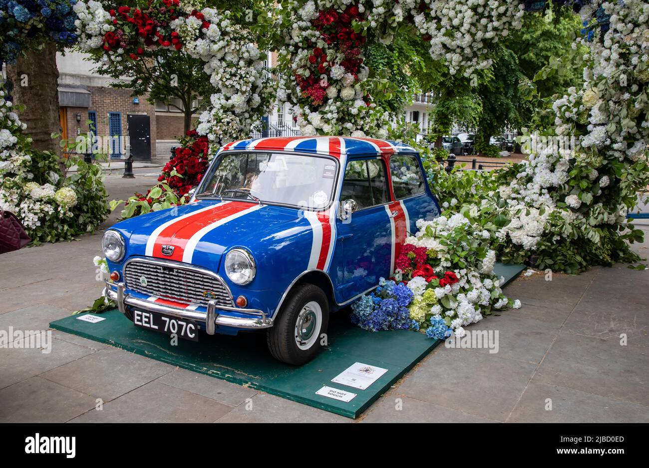 Londres, 26 de mayo de 2022: Las calles de Chelsea se descodifican con exhibiciones florales para la competencia anual de Chelsea in Bloom Foto de stock