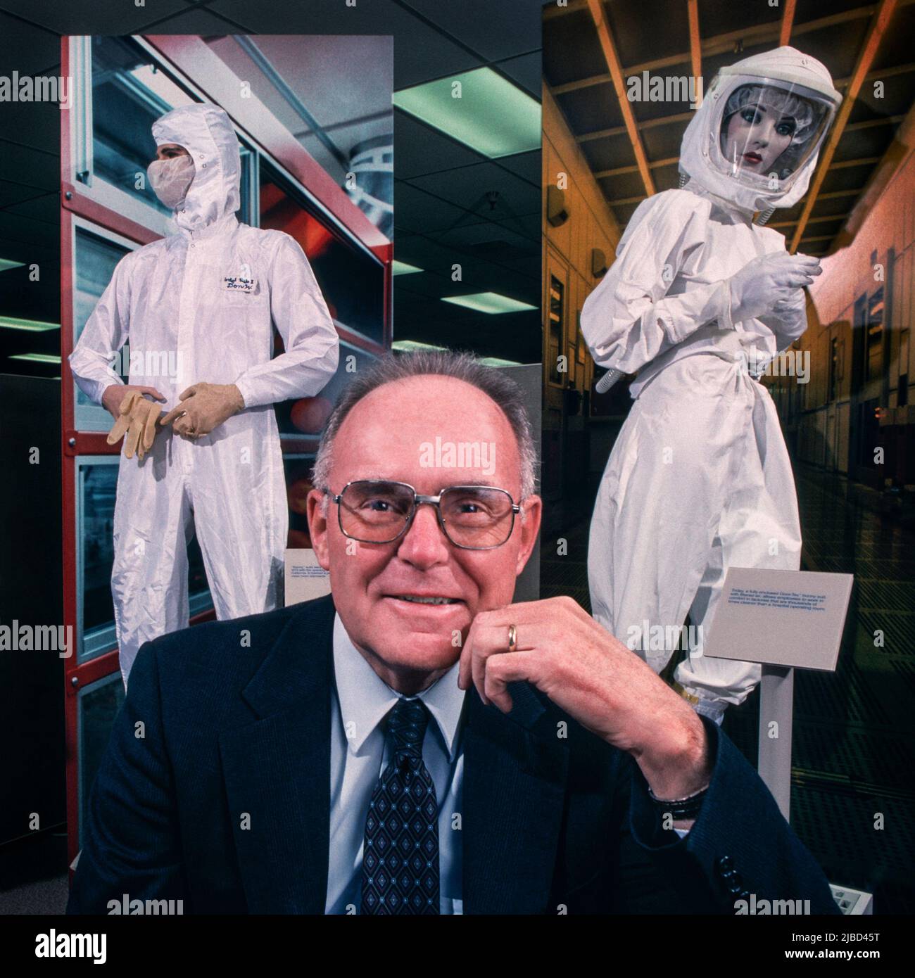 Gordon E. Moore, químico y físico que cofundó Intel Corporation en Santa Clara, CA. En 1968 Foto de stock
