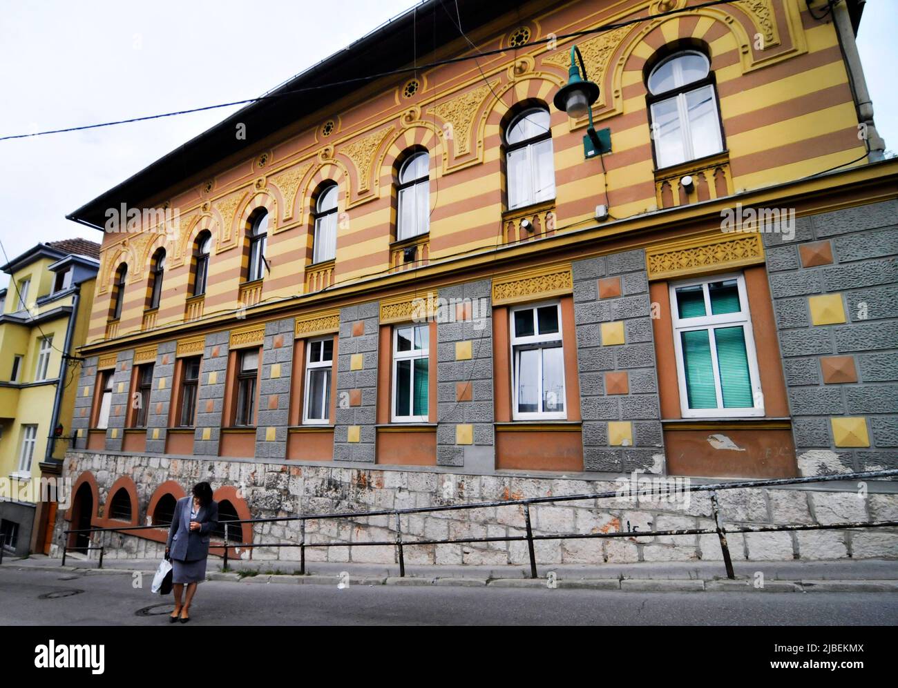 Hermosos edificios antiguos en el casco antiguo de Sarajevo, Bosnia y Herzegovina. Foto de stock
