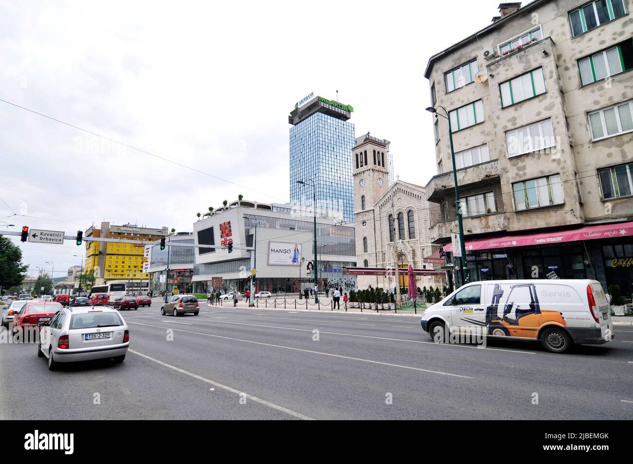 Cambio de horizonte en el centro de la ciudad de Sarajevo, Bosnia y Herzegovina. Foto de stock
