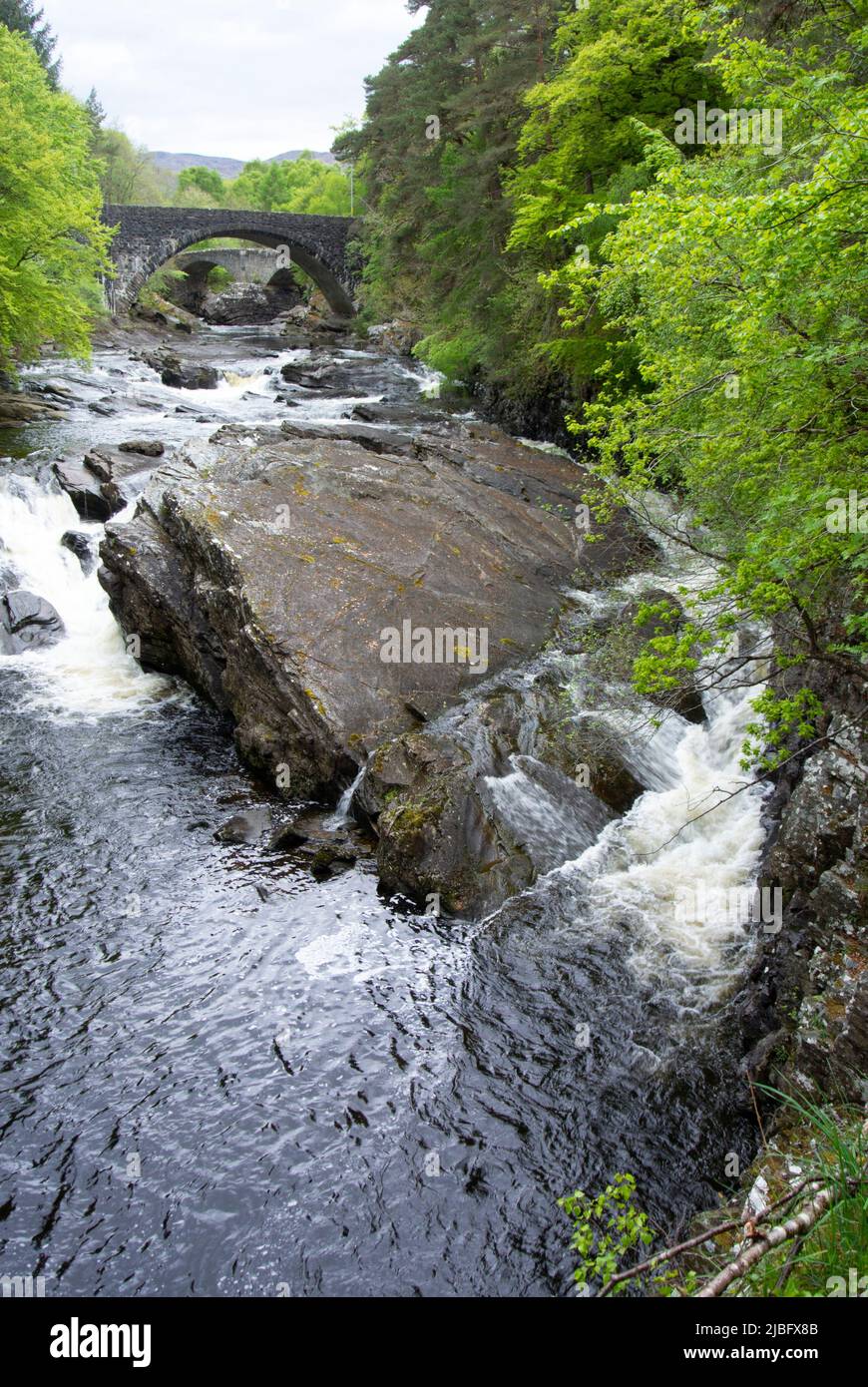 Cataratas del río Moriston Foto de stock