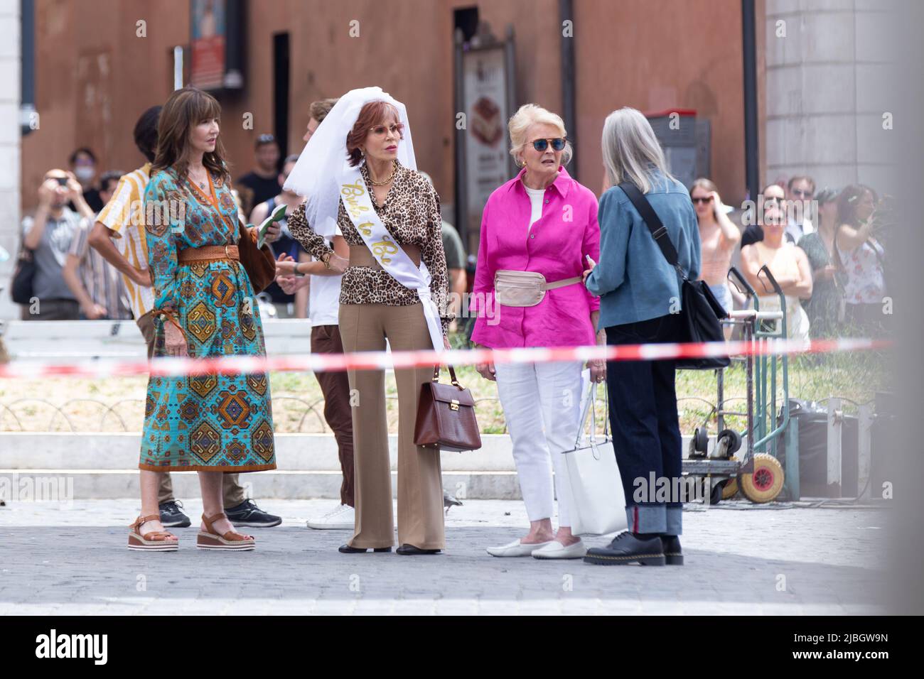 6 de junio de 2022, Roma, Italia: Las Actrices Diane Keaton, Jane Fonda,  Candice Bergen y Mary Steenburgen están en Piazza di Spagna en Roma para el  rodaje de la película ''Book
