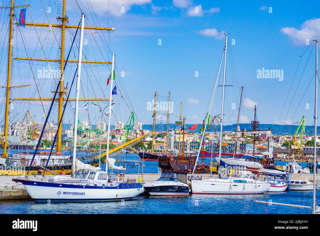 Vista panorámica del puerto de Varna en la costa del Mar Negro, Bulgaria  Fotografía de stock - Alamy