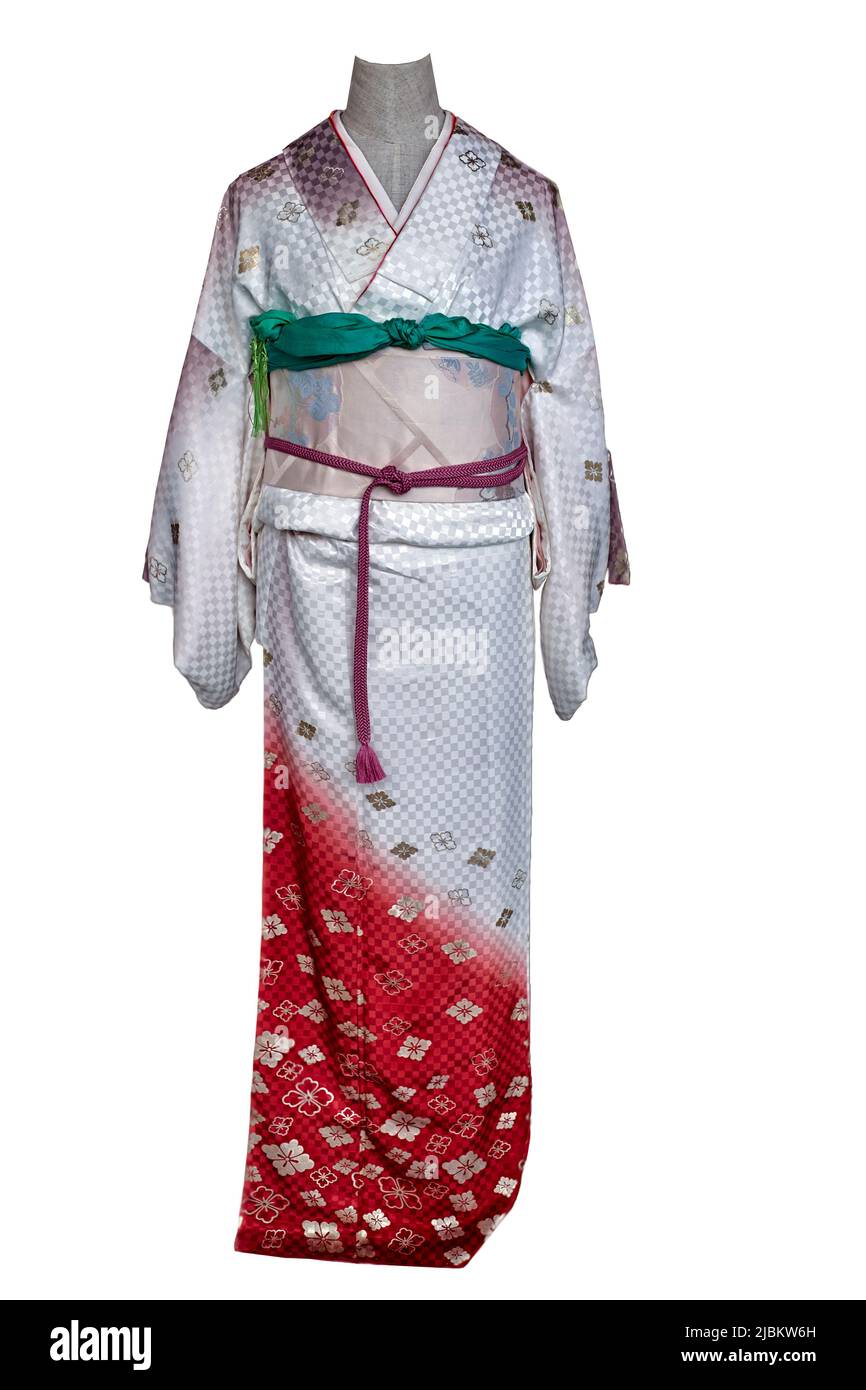 Kimono de seda tradicional japonesa con obi contra un fondo blanco. Foto de stock