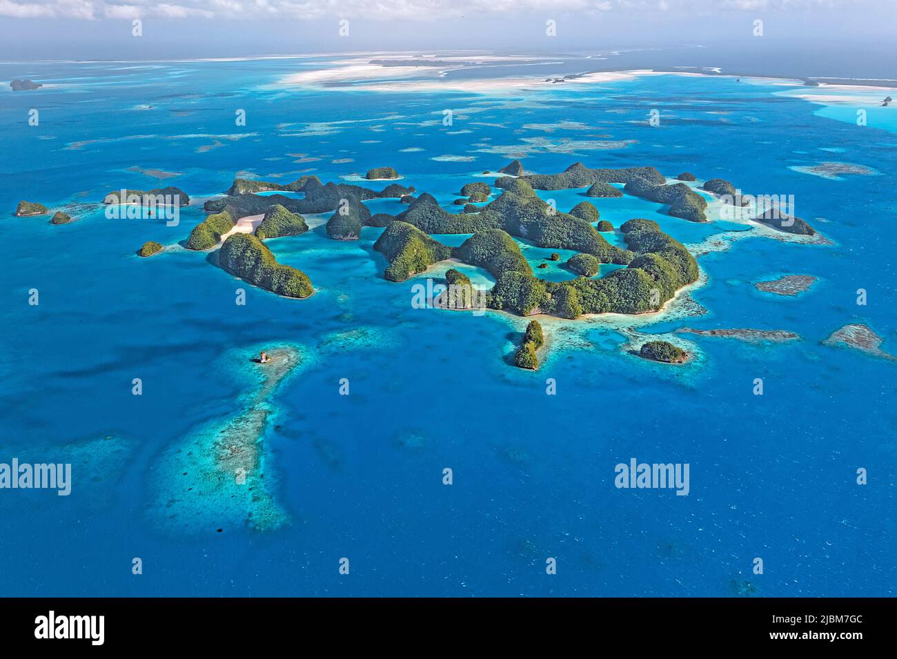 Vista aérea, islas y arrecifes de coral de Palau, Micronesia, Océano Pacífico, Asia Foto de stock