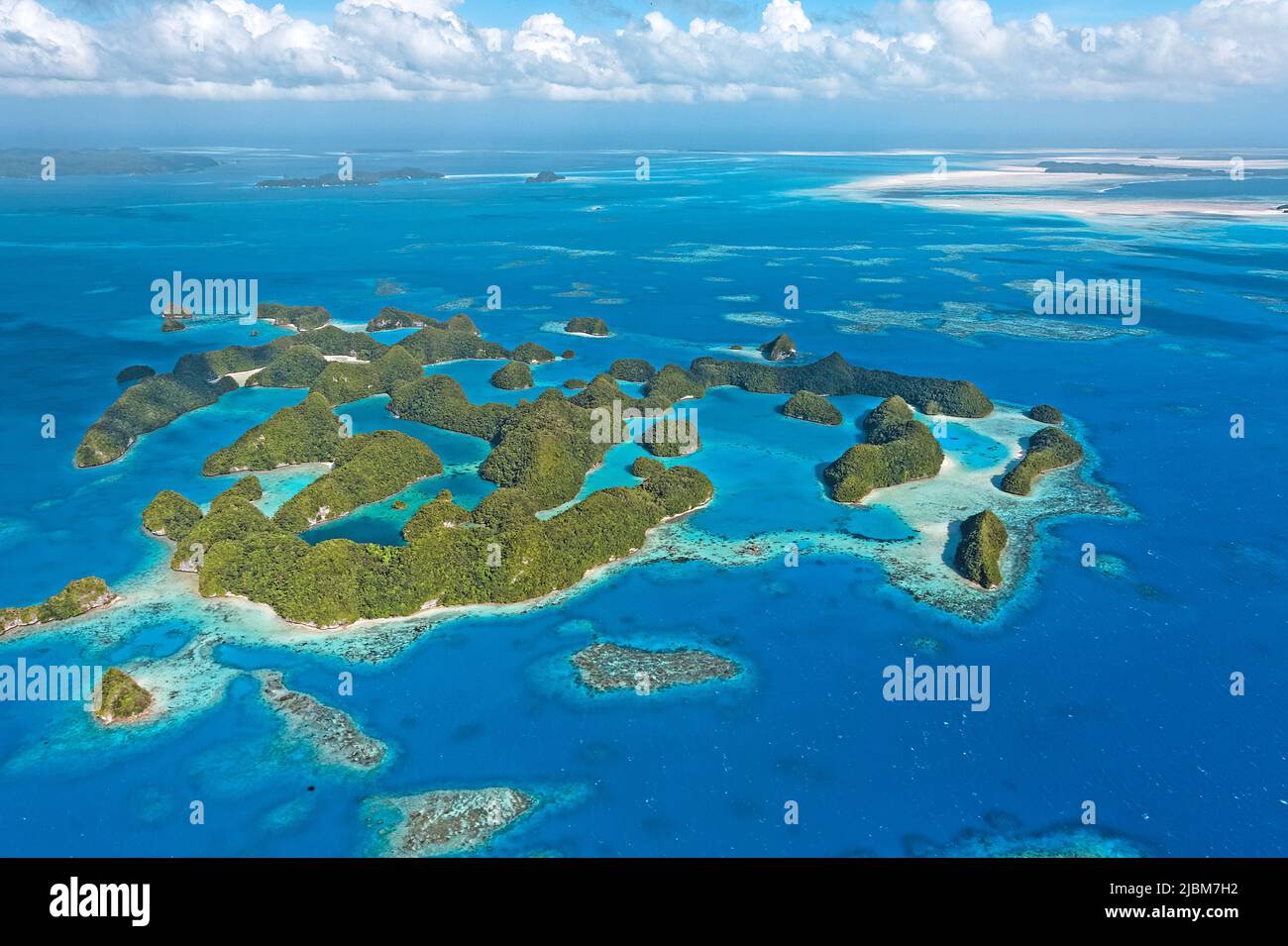 Vista aérea, islas y arrecifes de coral de Palau, Micronesia, Océano Pacífico, Asia Foto de stock