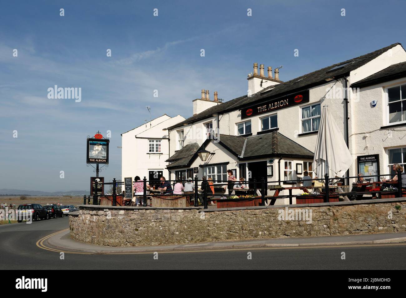 El pub Albion en Arnside Village Cumbria Reino Unido Foto de stock