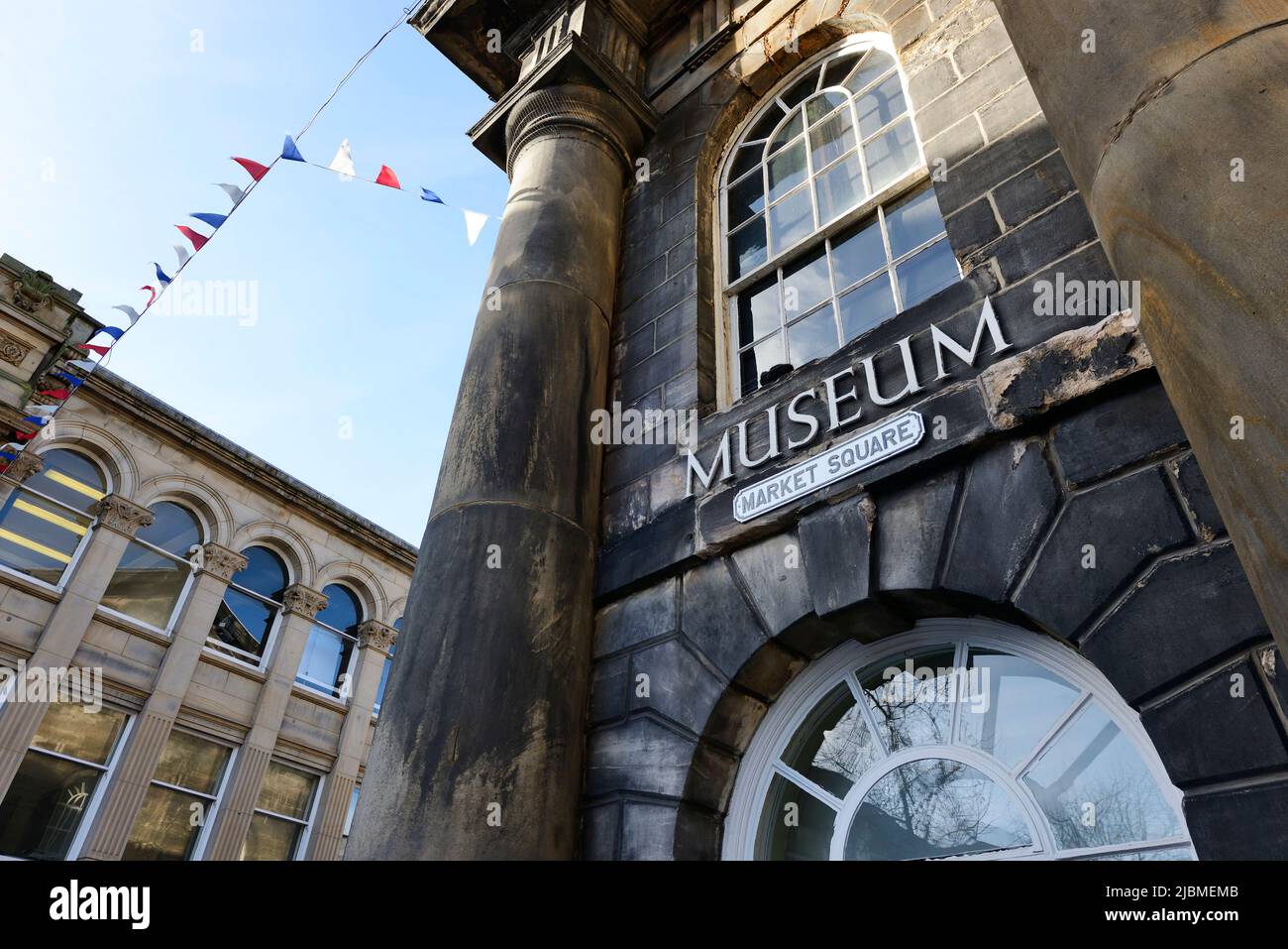 El exterior del Museo de la Ciudad de Lancaster en Market Square en el centro de la ciudad de Lancaster, Reino Unido Foto de stock