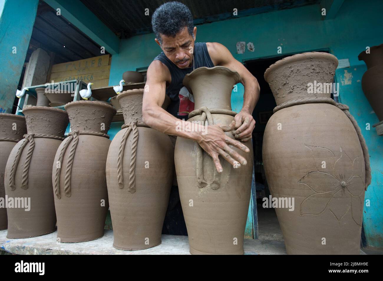 Panamá. En la península de Azuero, en el pueblo de El Arena, la alfarería es una de las especialidades de la zona. La cerámica es una tradición antigua aquí. Foto de stock