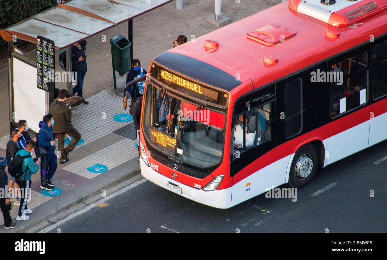 Autobús de tránsito en Las Condes, operado por Metbus en Santiago, Chile  Fotografía de stock - Alamy