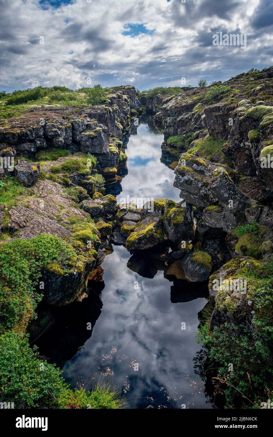 Cañón en el Parque Nacional de Thingvellir, Islandia Foto de stock