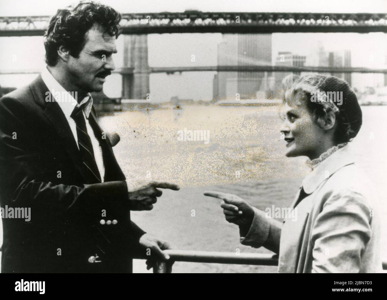 Los actores americanos Burt Reynolds y Beverly D'Angelo en la película Paternity, USA 1981 Foto de stock