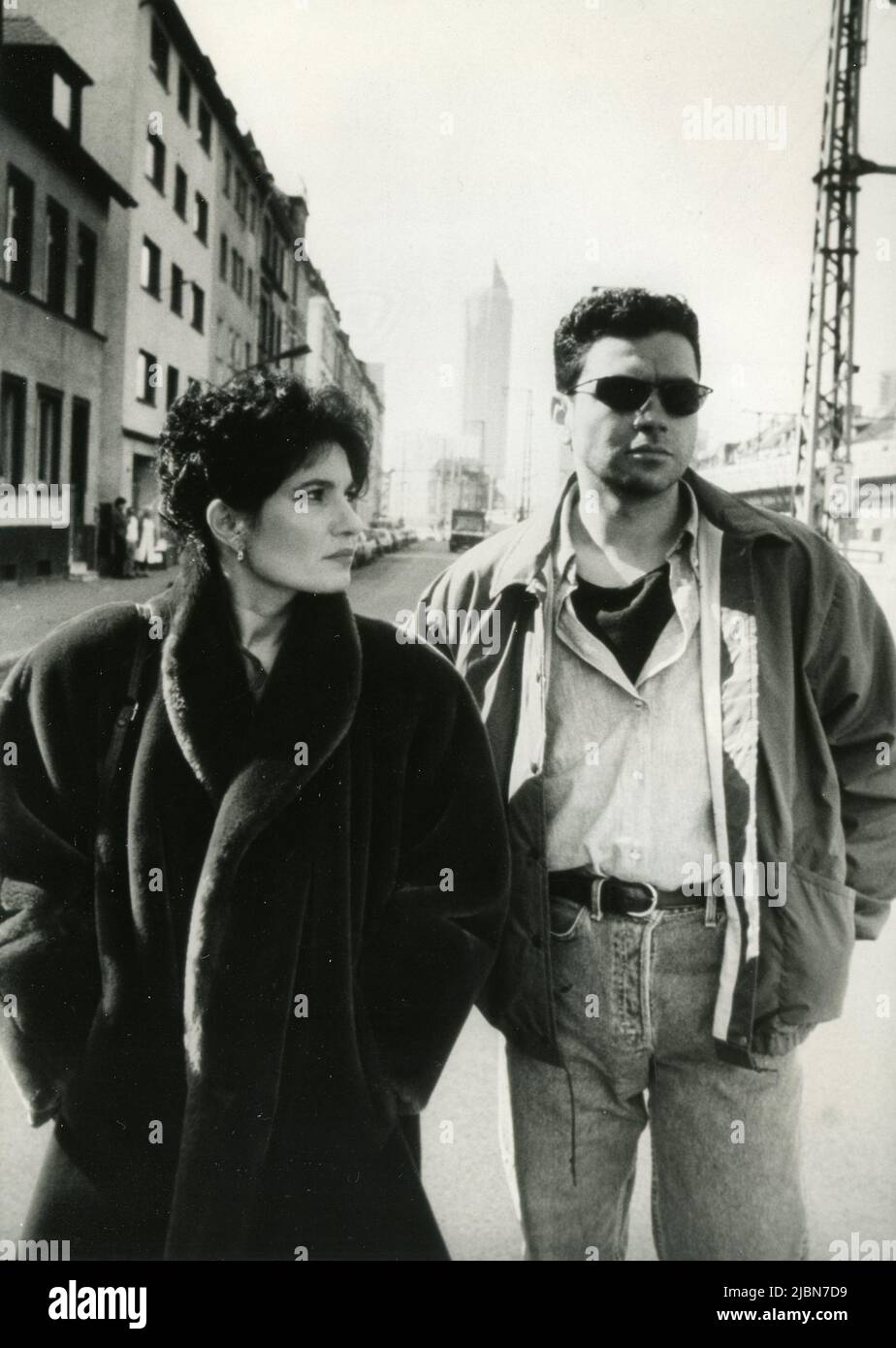 La actriz Ozey Fecht y el actor Hansa Czypionka en la película Happy Birthday, Turke!, Alemania 1992 Foto de stock