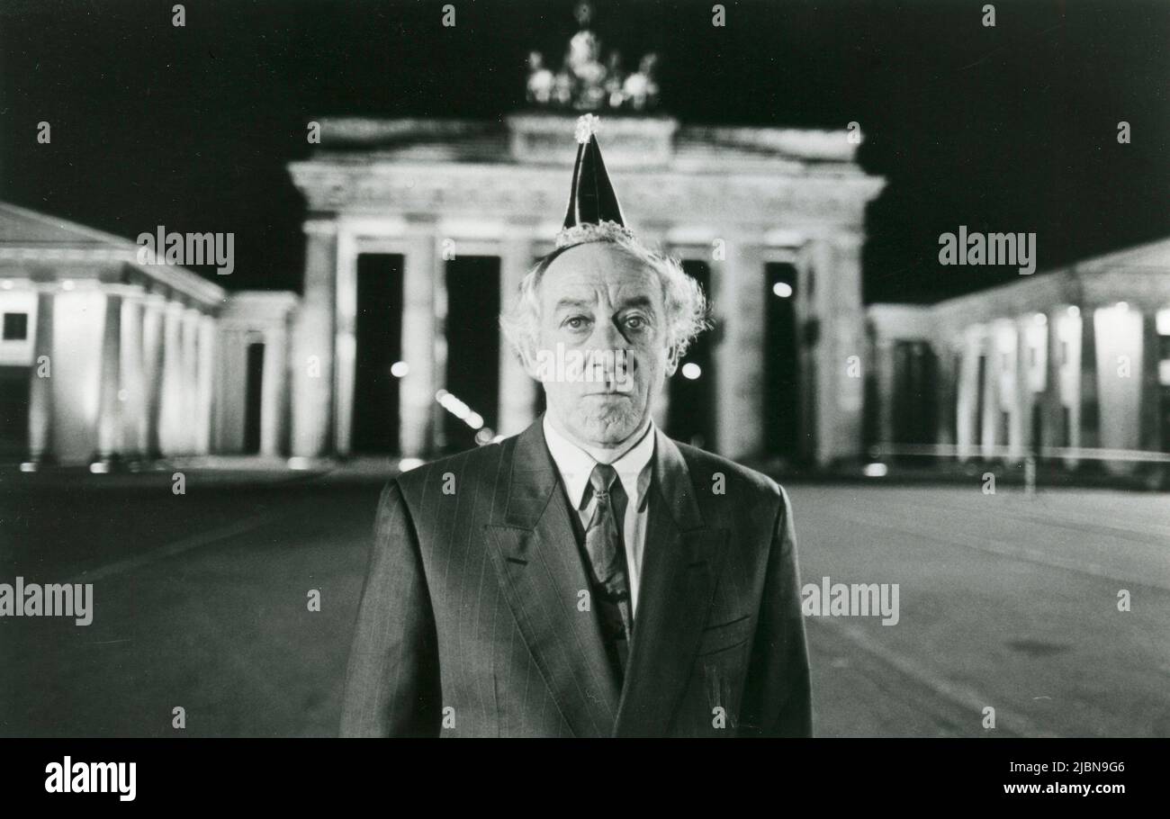 El actor alemán Dieter Hallervorden en la película All Lie (Alles Luge), Alemania 1992 Foto de stock