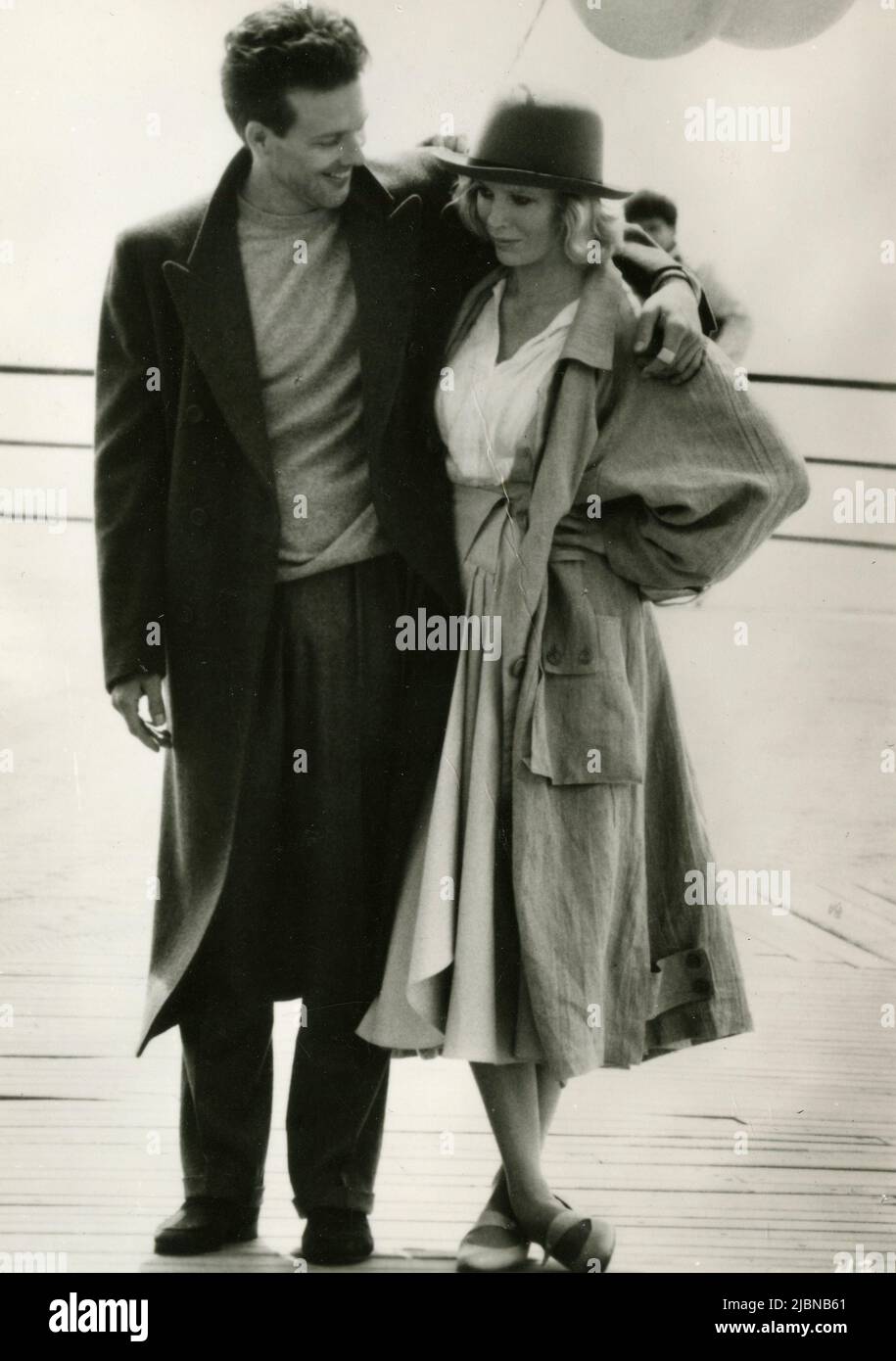 Los actores americanos Mickey Rourke y Kim Basinger en la película 9 y 1/2 semanas, EE.UU. 1986 Foto de stock