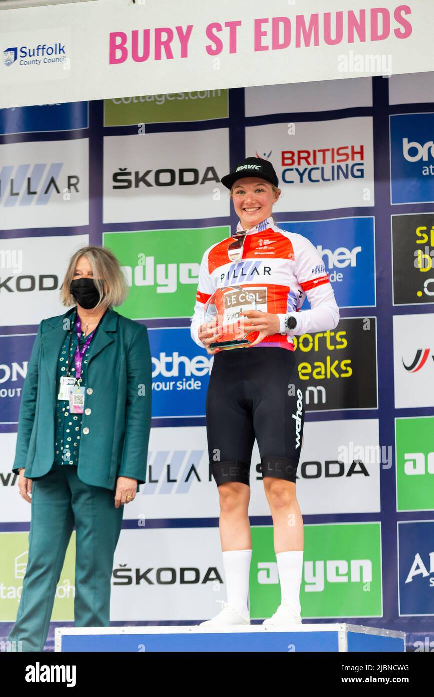 Maike van der Duin del equipo Le Col Wahoo, ganador de la camiseta de sprints en la carrera ciclista de UCI Women's Tour Stage 1 en Bury St Edmunds Foto de stock