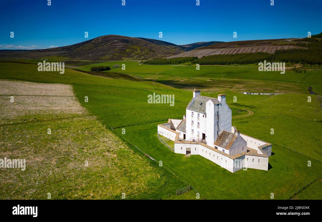 Vista aérea del Castillo de Corgarff en Aberdeenshire, Escocia, Reino Unido Foto de stock