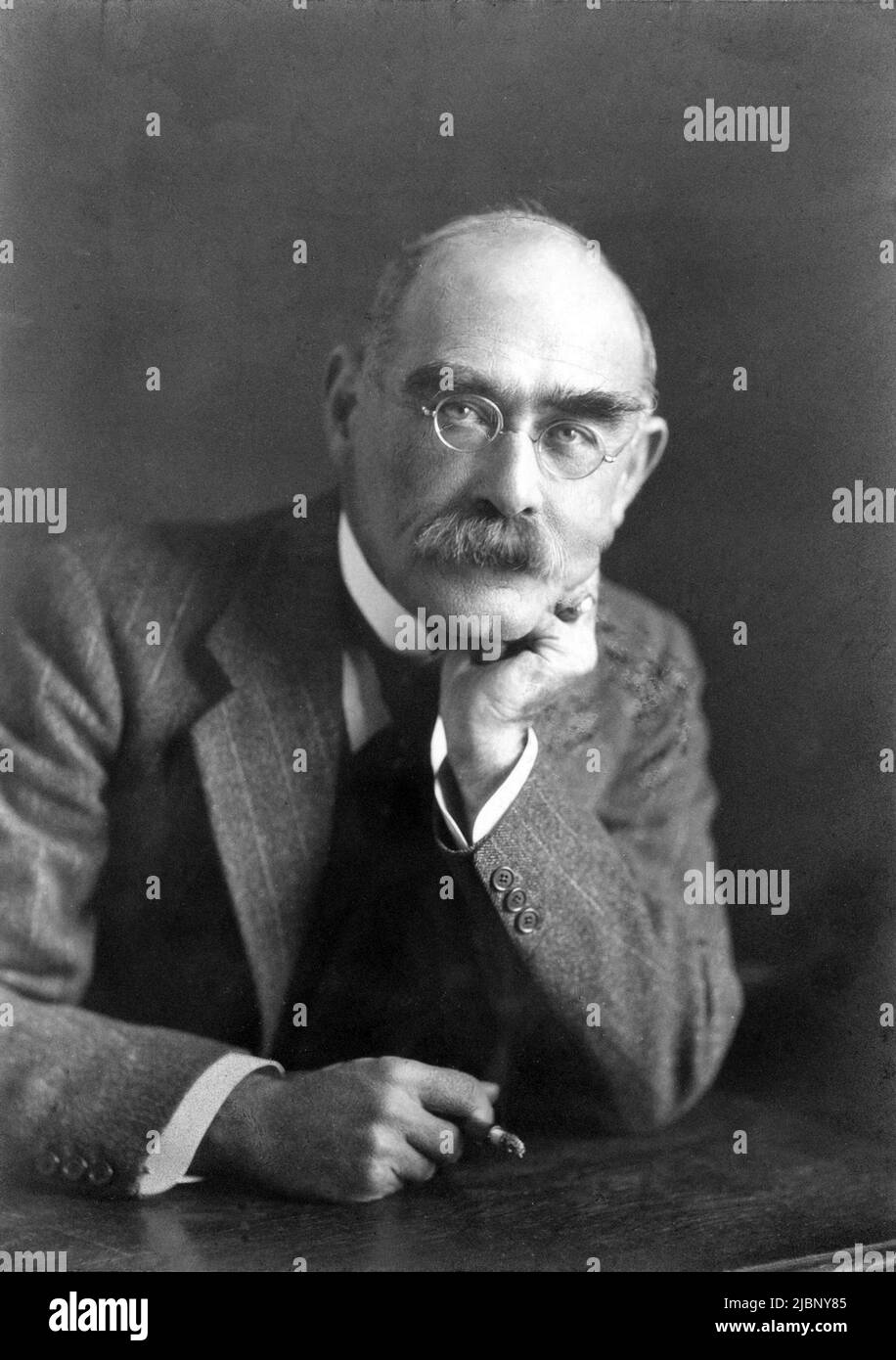 Rudyard Kipling, Joseph Rudyard Kipling (1865 – 1936) Escritor, poeta y novelista inglés Foto de stock