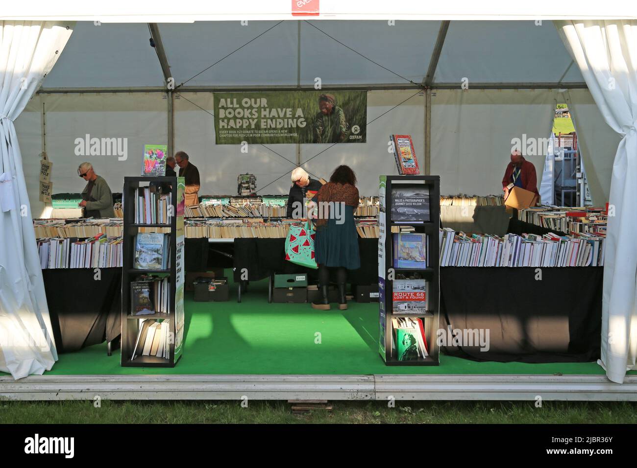 Librería de Oxfam, Hay Festival 2022, Hay-on-Wye, Brecknockshire, Powys, Gales, Gran Bretaña, Reino Unido, Reino Unido, Europa Foto de stock