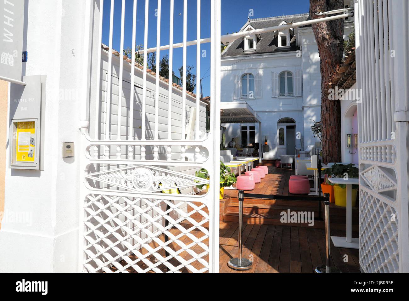 Mory Sacko at Louis Vuitton: la maison francesa abre en Saint-Tropez las  puertas de su primer restaurante