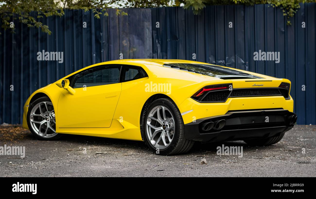 Lamborghini en la noche fotografías e imágenes de alta resolución - Página  2 - Alamy