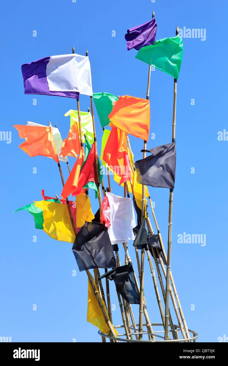 Francia, Loira Atlántico, La Turballe, puerto pesquero, pennants para la pesca con trampas Foto de stock