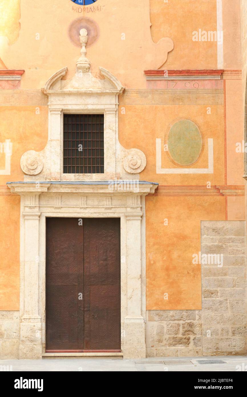 España, Valencia, Plaza San Nicolás, puerta anexa a la Iglesia de San  Nicolás de Bari y San Pedro Mártir (fachada del siglo 18th Fotografía de  stock - Alamy