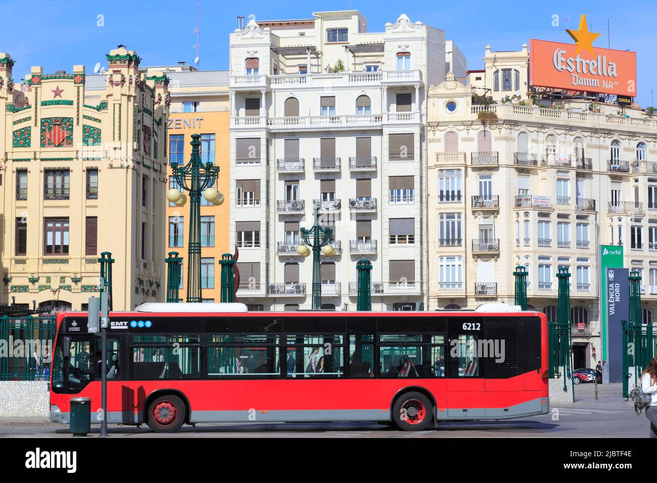 Estación de autobuses de valencia fotografías e imágenes de alta resolución  - Alamy