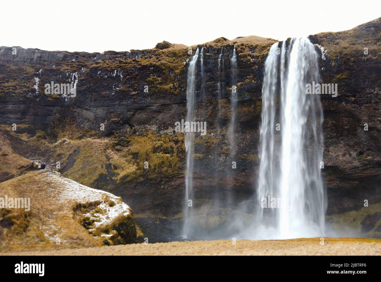 La cascada Skogafoss en invierno, Islandia. Foto de stock