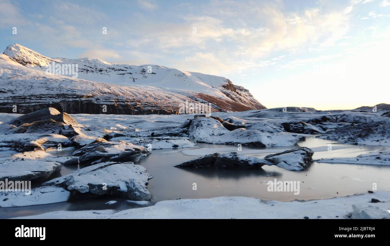 Lago glacial Jokulsarlon, Islandia. Icebergs flotando sobre el agua. Islandia paisaje Foto de stock